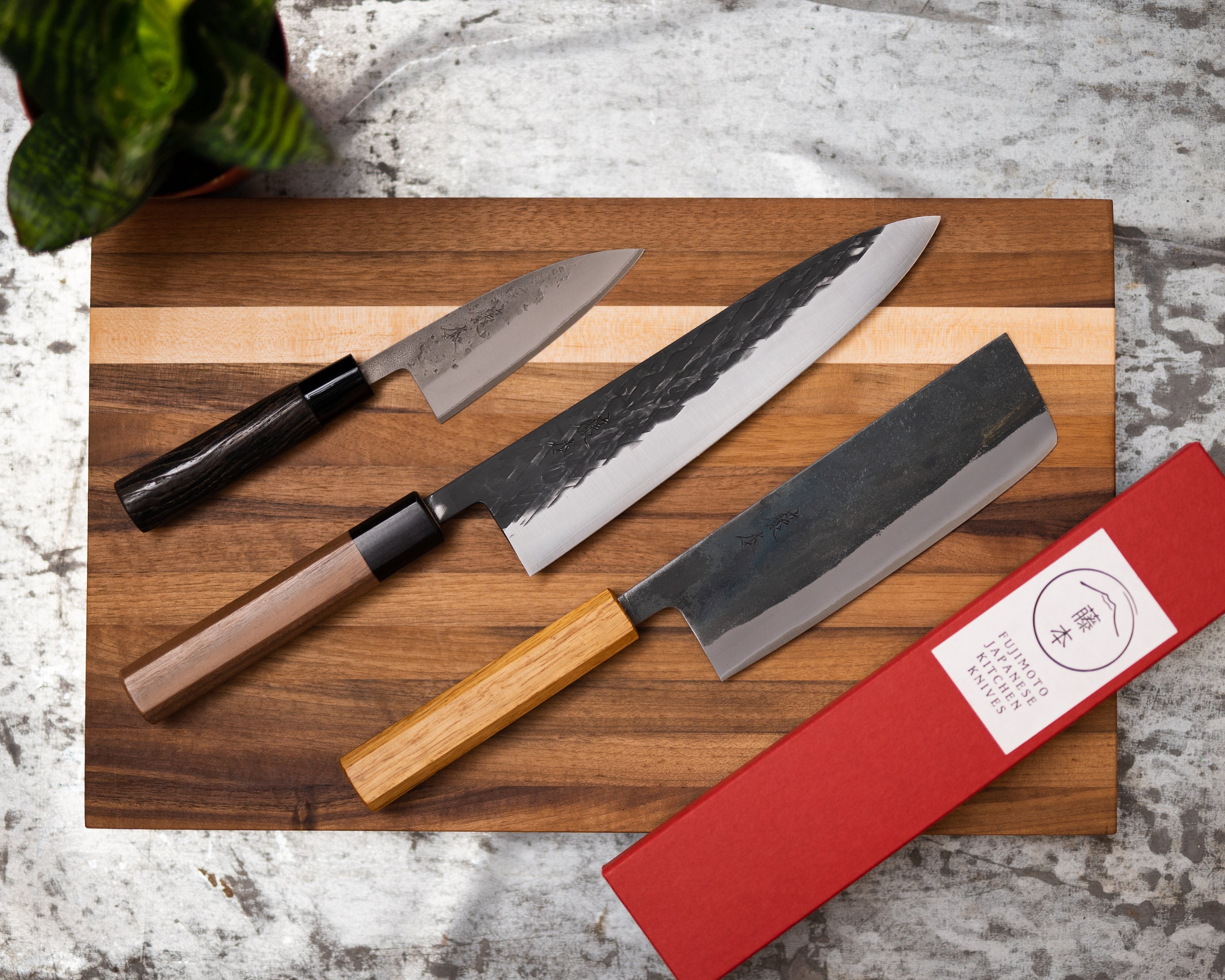 The Best Japanese Kitchen Knives to Give Your Clients and Employees as Gifts