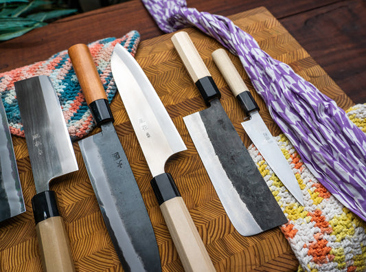 Carbon Steel Knives v.s. Stainless Steel Knives: Which is Better?