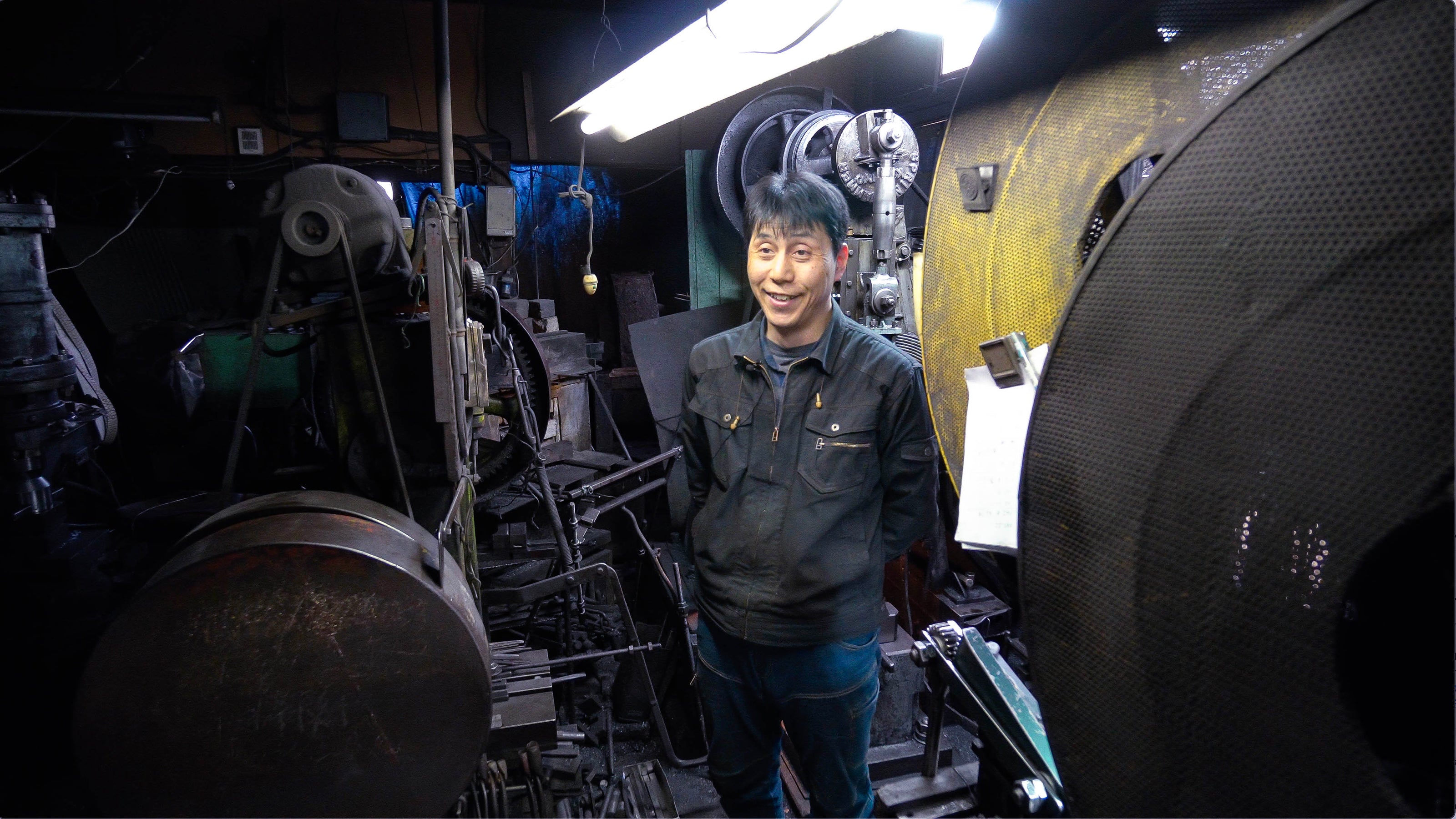 Crowbars to Kitchen Knives? Stunning Blades from Toshihiro Wakui