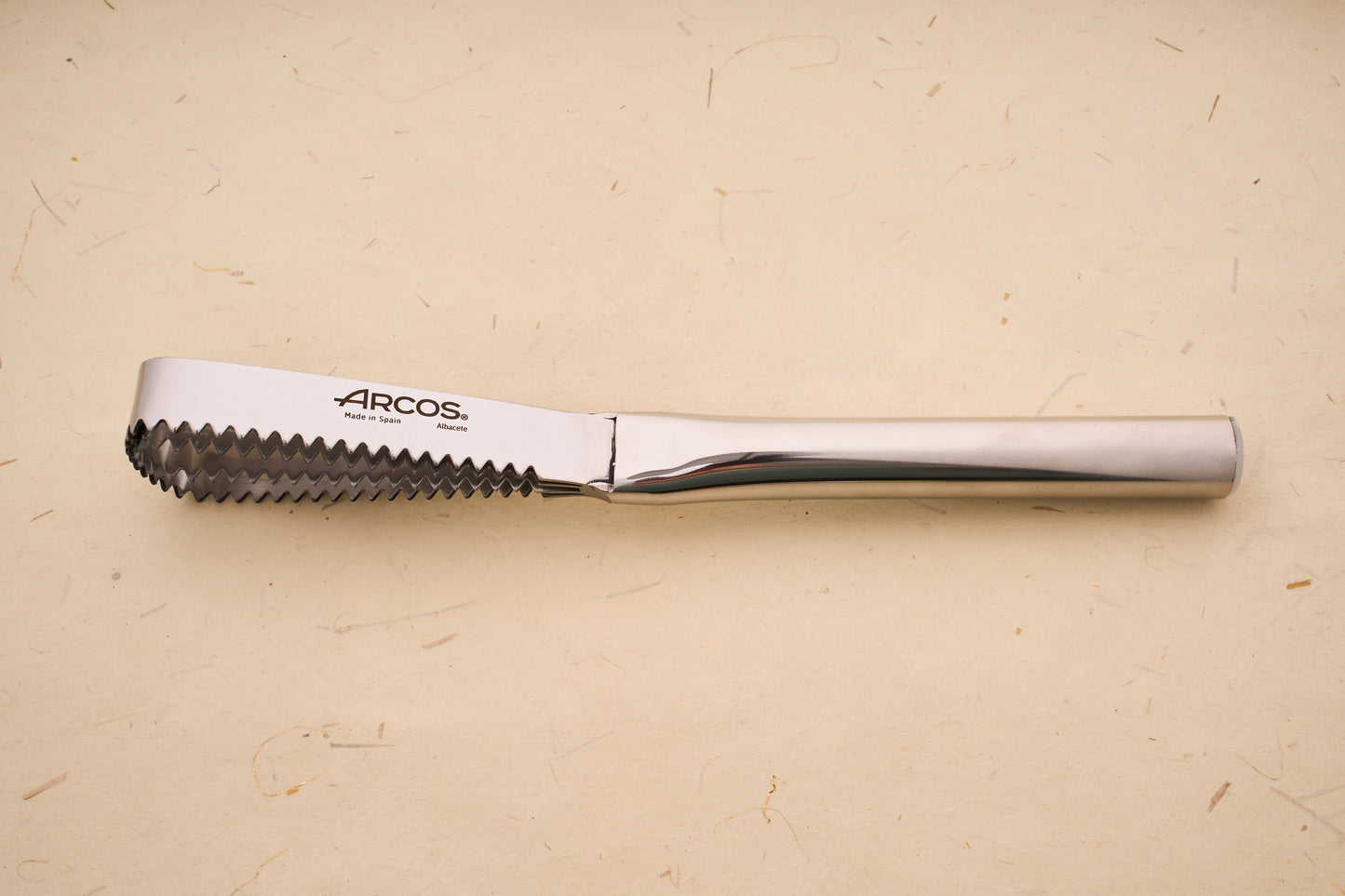 Arcos Scaling Knife with large serrations and stainless steel blade, marked Made in Spain and Albacete, showcasing traditional craftsmanship from Arcos Hermanos.