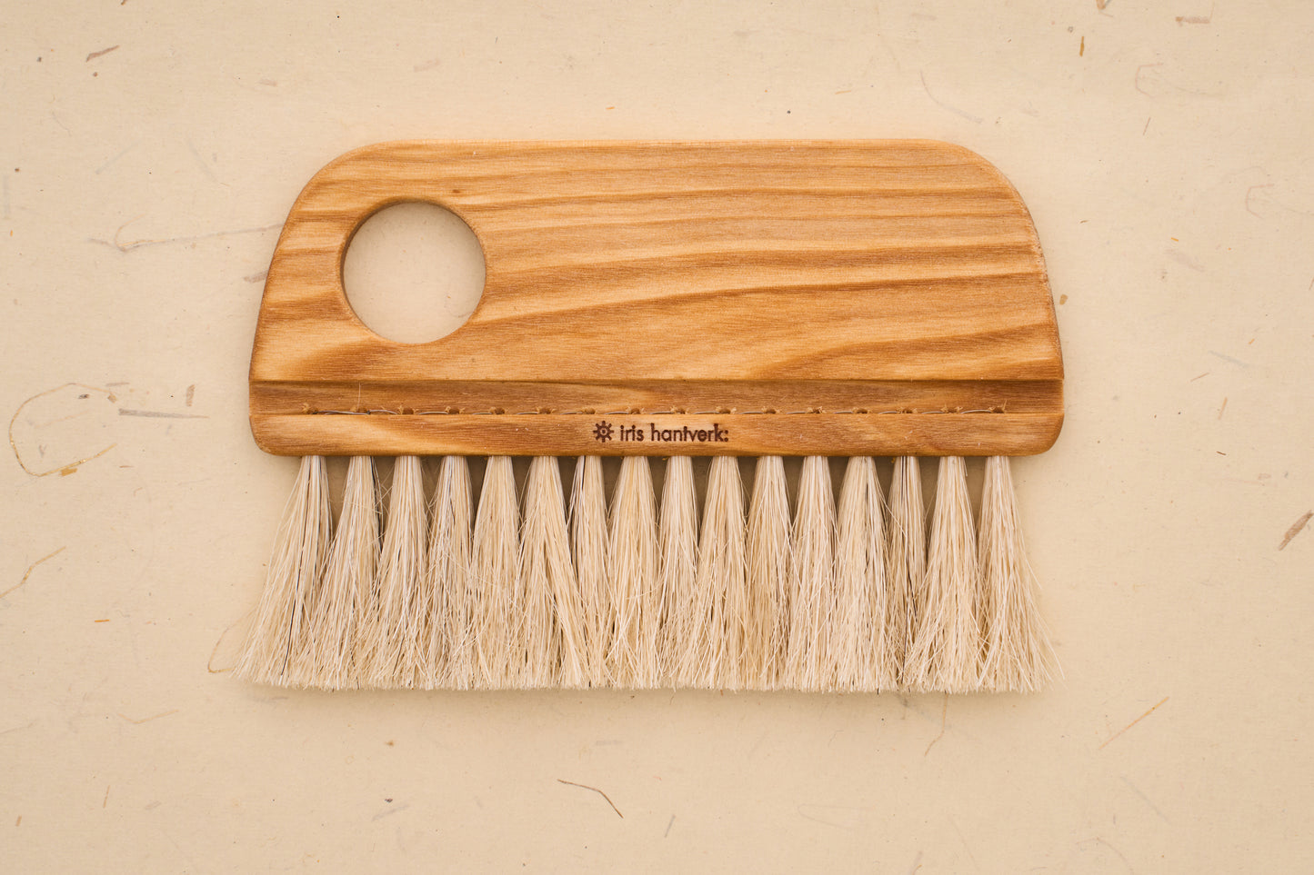 Iris Hantverk Baker's Brush with beechwood handle and horsehair bristles, ideal for spreading flour and cleaning surfaces, reflecting traditional craftsmanship.