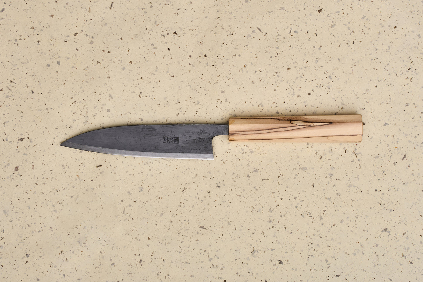 Couteau Ko-Santoku Suzuki Uchi Hamono Shirogami Kurouchi pour gaucher, biseau simple, 135 mm