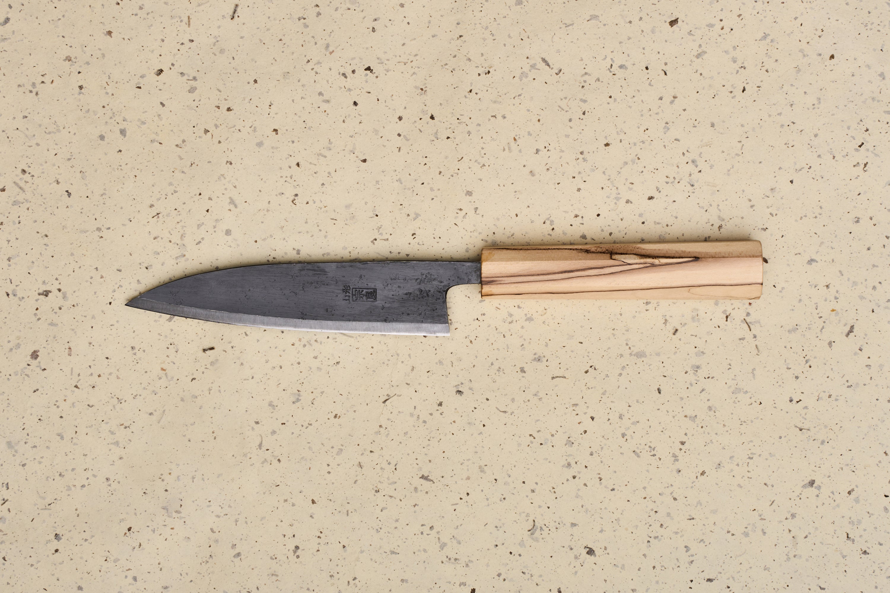 Couteau Ko-Santoku Suzuki Uchi Hamono Shirogami Kurouchi pour gaucher, biseau simple, 135 mm