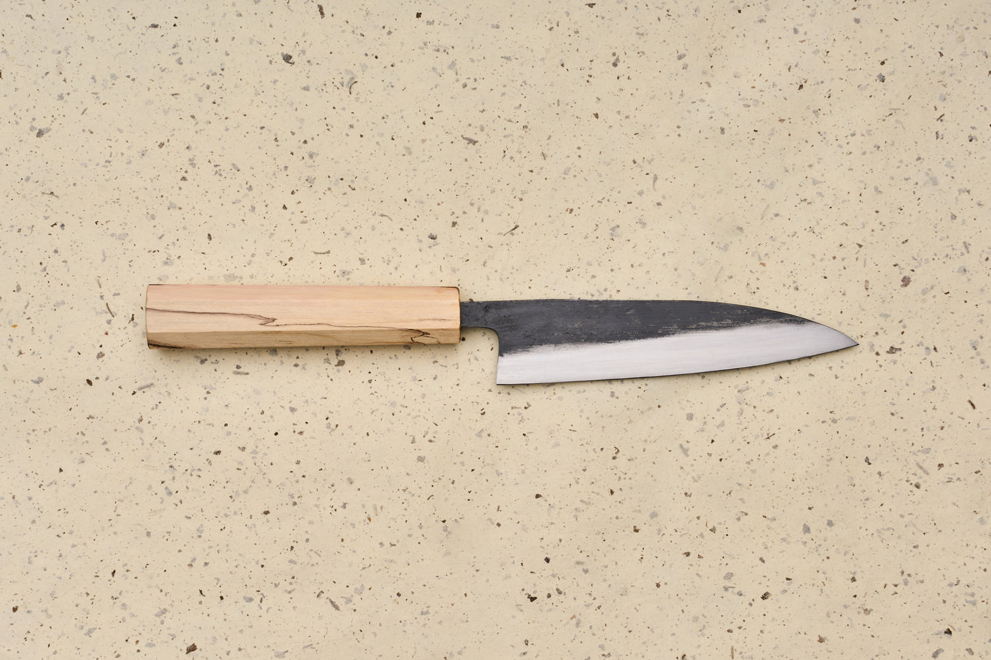 Couteau Ko-Santoku Suzuki Uchi Hamono Shirogami Kurouchi pour gaucher, biseau simple, 135 mm
