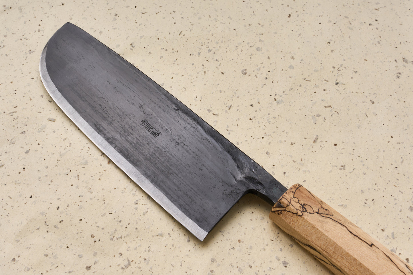 Nakiri asymétrique pour gauchers Suzuki Uchi Hamono Shirogami Kurouchi 165 mm