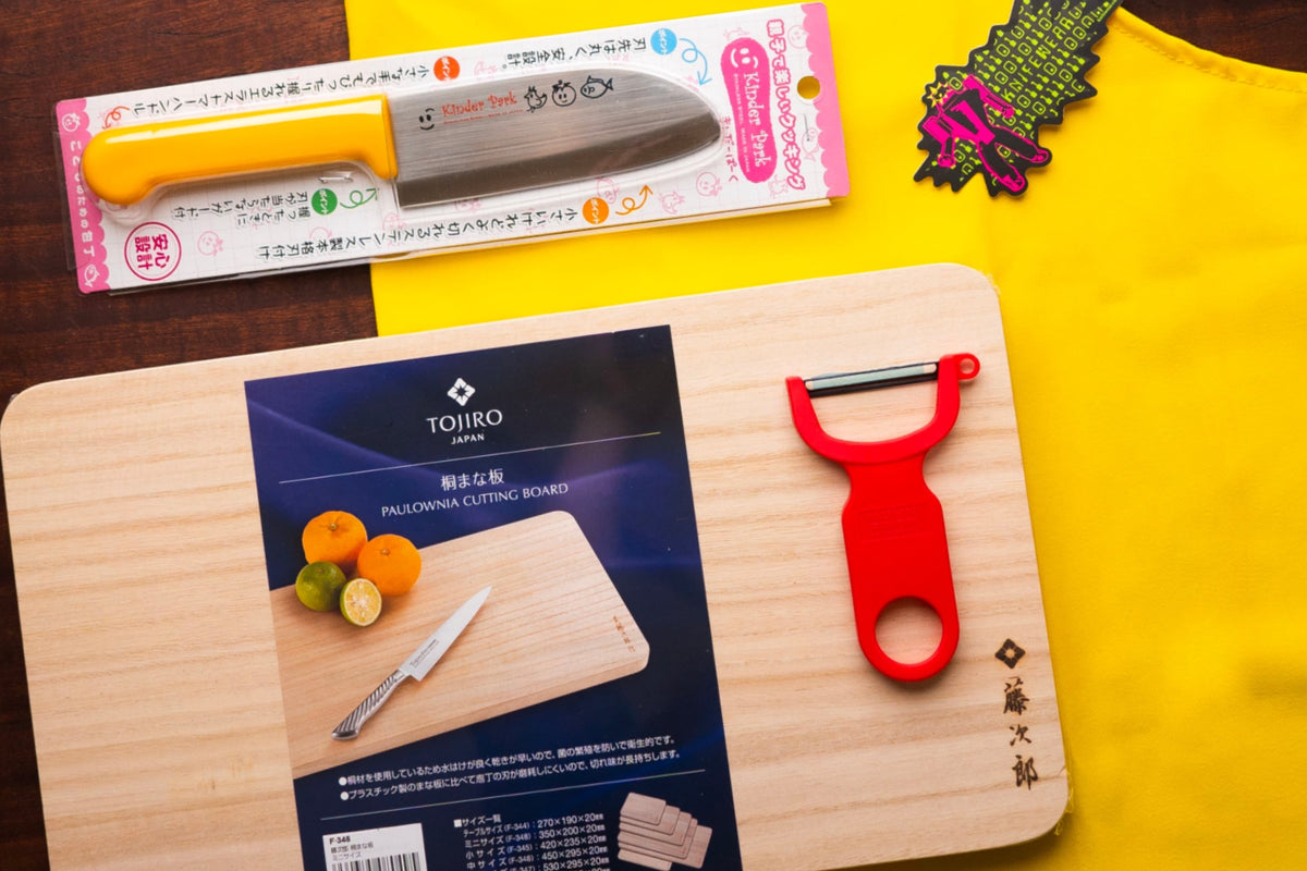 Kid&#39;s Knife and Cooking Kit