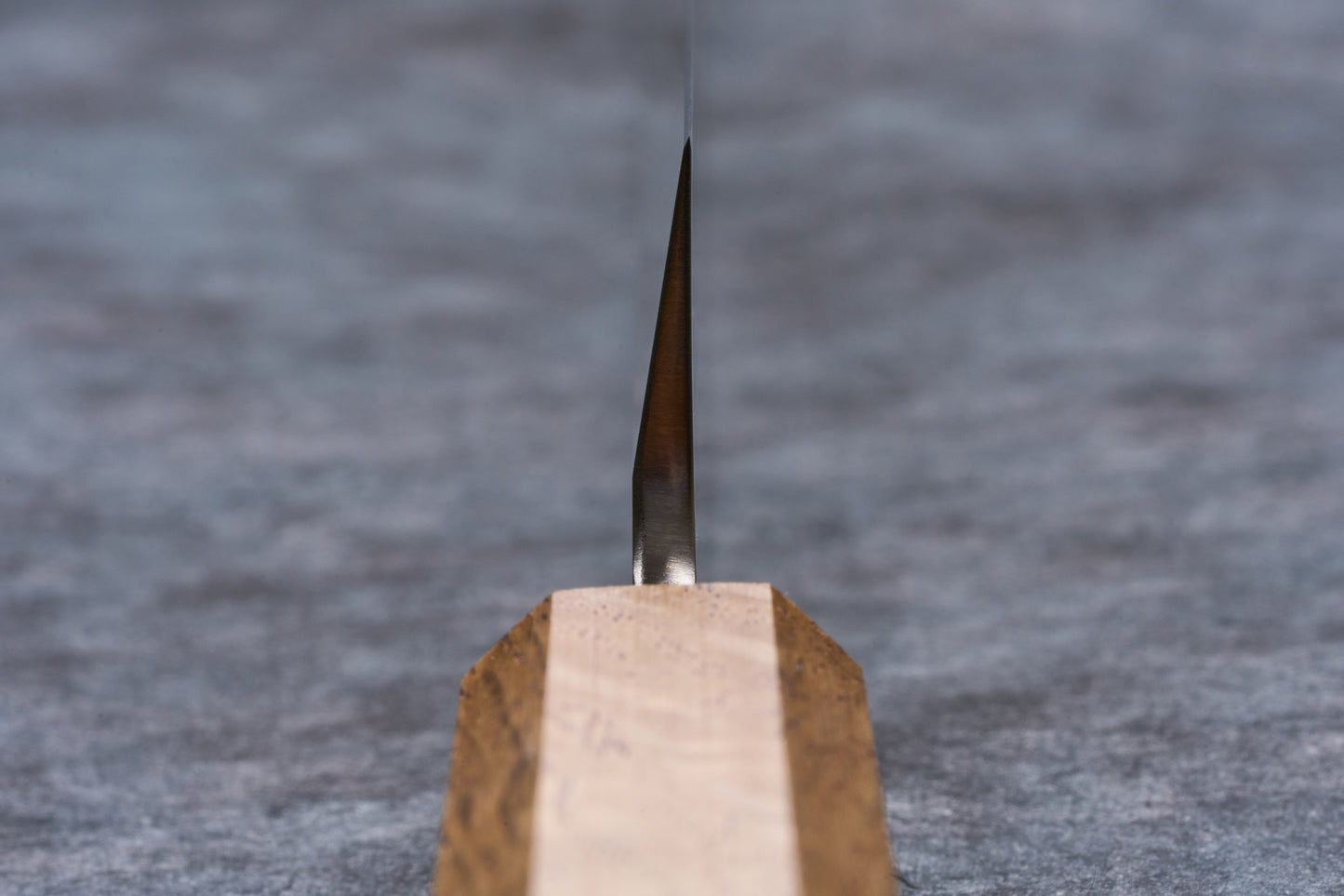 Tsunehisa AUS8 Sanjukyu 参拾玖 Migaki Yanagiba 270mm T-03919 blade edge driven into wood, showcasing its precision and craftsmanship for slicing tasks.