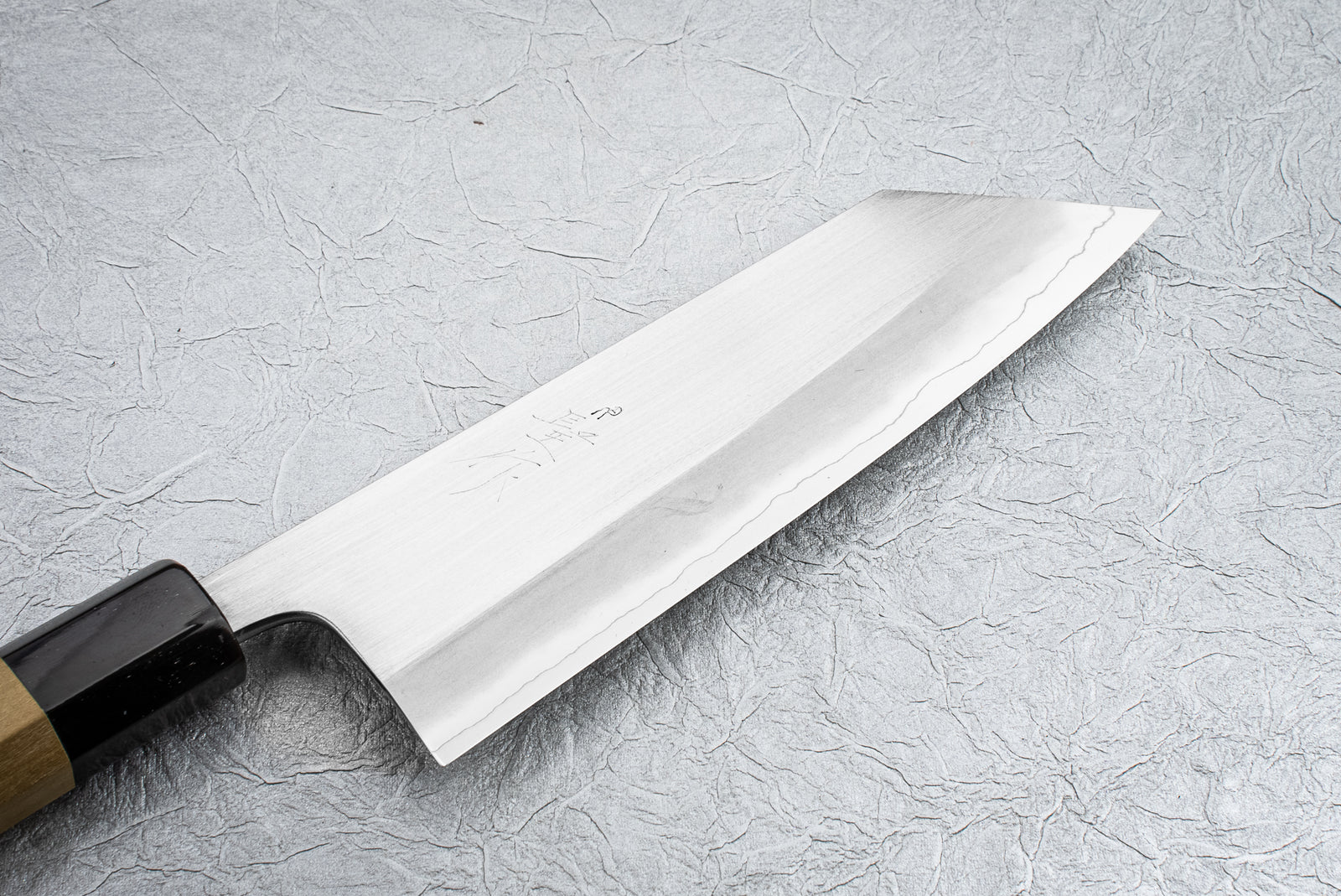 https://knifewear.com/cdn/shop/files/masashi-hakuen-bunka-165-2_1600x.jpg?v=1695656860