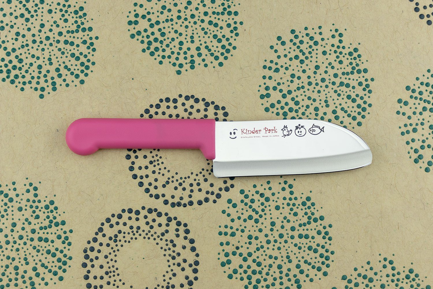 https://knifewear.com/cdn/shop/products/Tojiro-kids-knife-3.jpg?v=1568844911