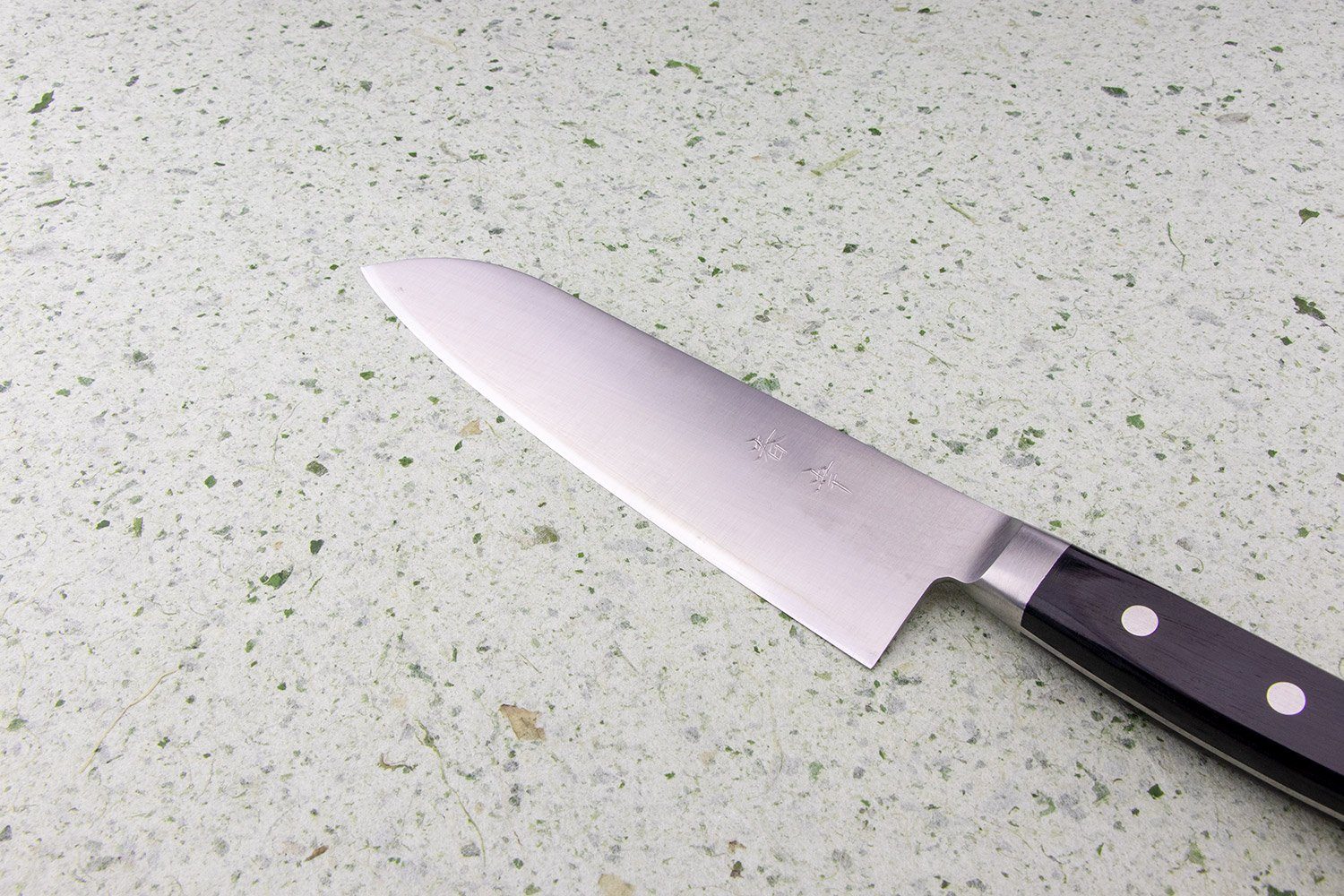 https://knifewear.com/cdn/shop/products/haruyuki-yokuma-santoku-180-2.jpg?v=1551830070