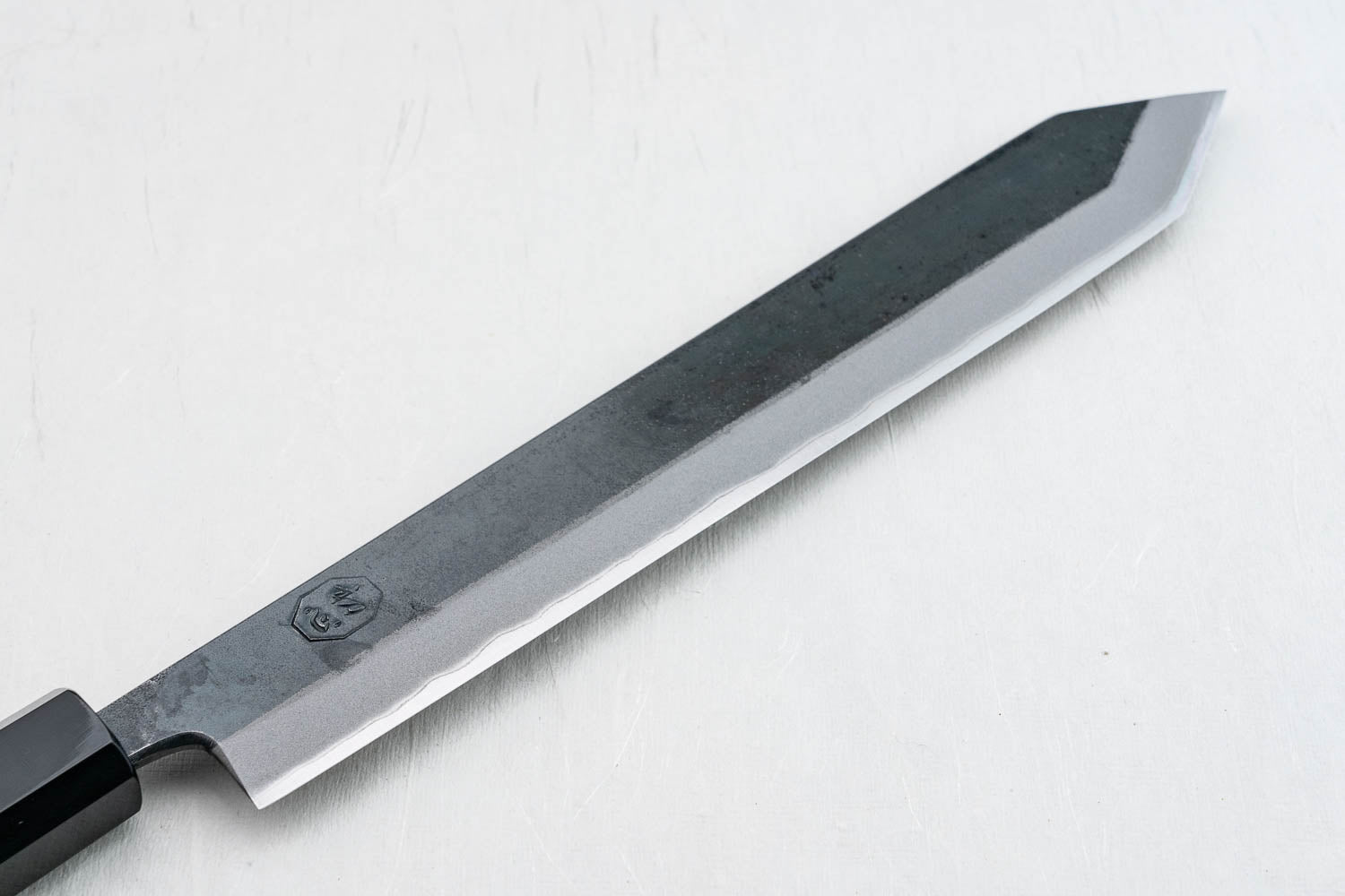 https://knifewear.com/cdn/shop/products/hatsukokoro-kumokage-katsuo-kiri-2.jpg?v=1658337226