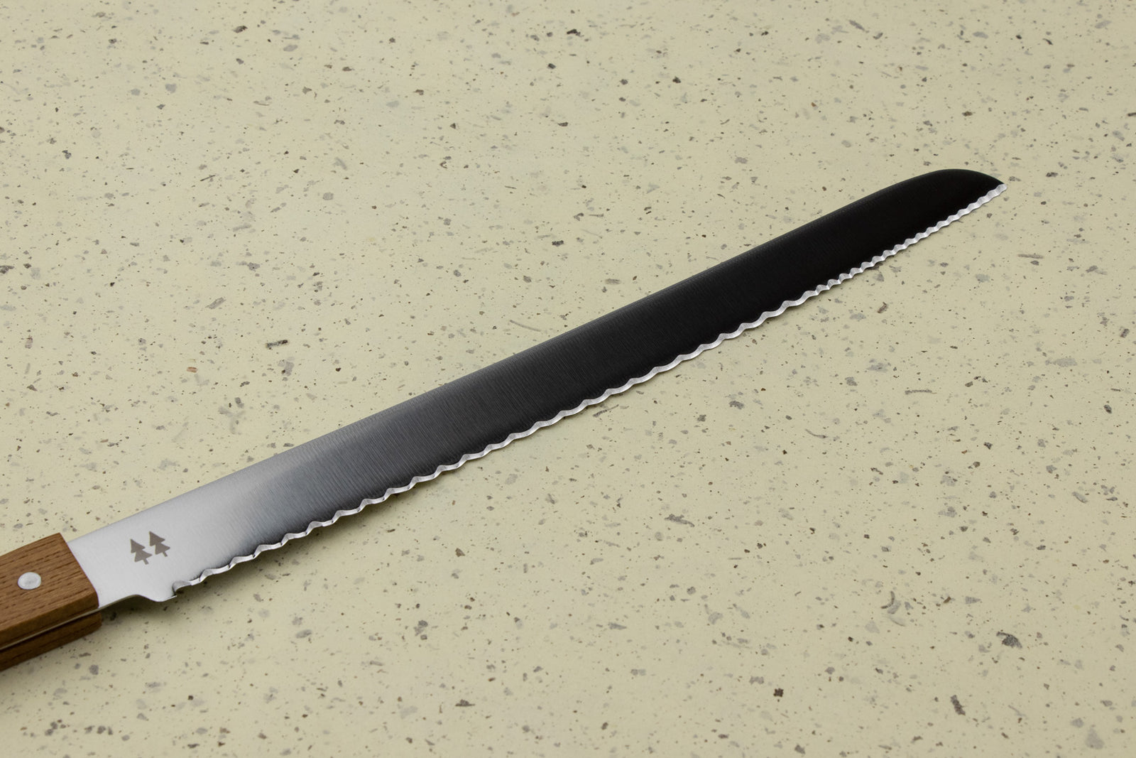 https://knifewear.com/cdn/shop/products/morinoki-bread-knife-2_1600x.jpg?v=1638914586