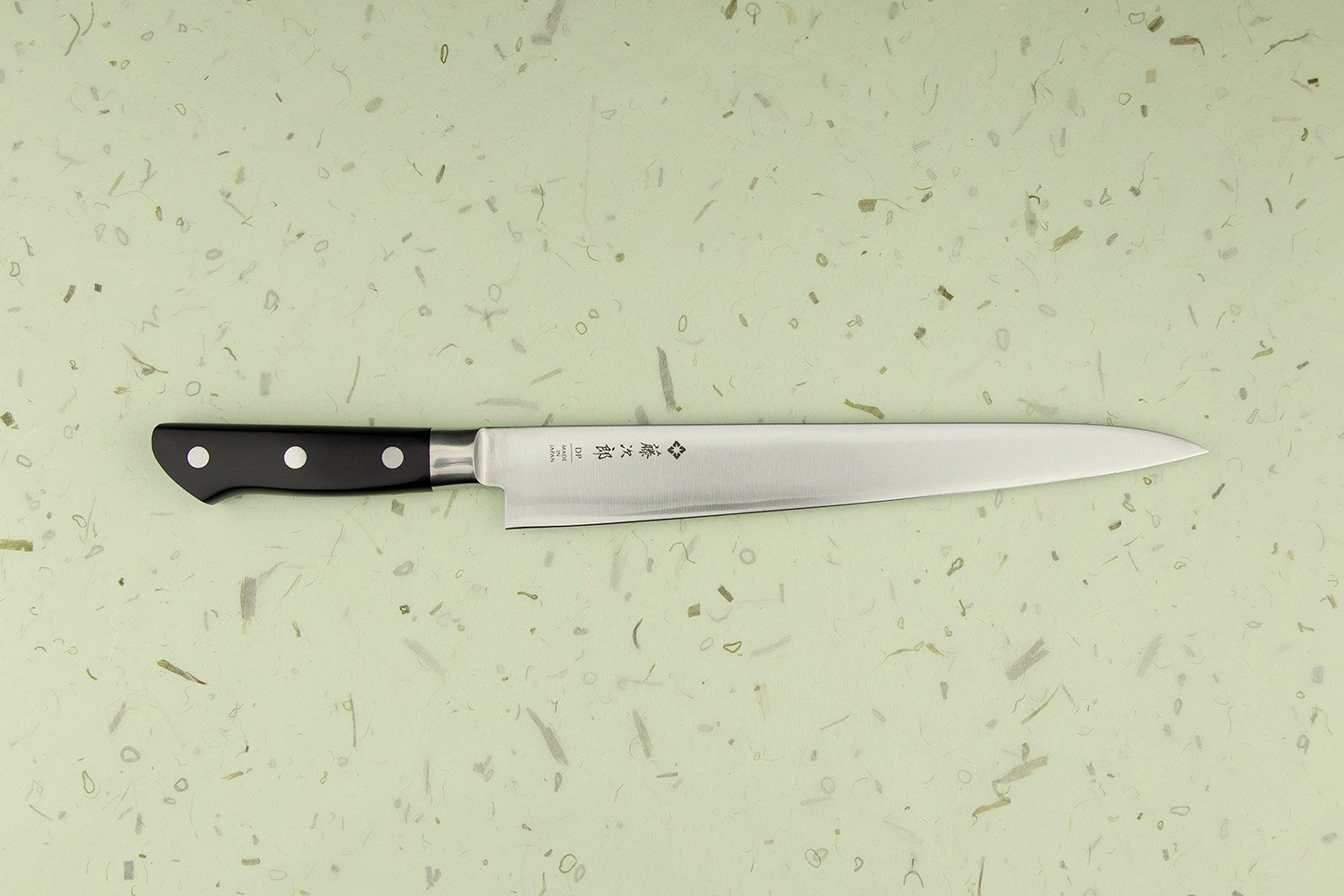 https://knifewear.com/cdn/shop/products/tojiro-806-1.jpg?v=1568844676